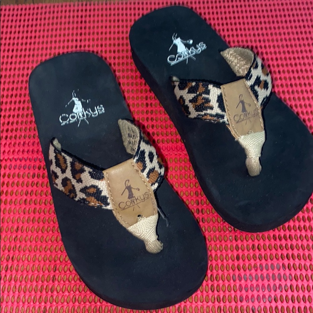 NWOT Corkys Black and Tan Sandals